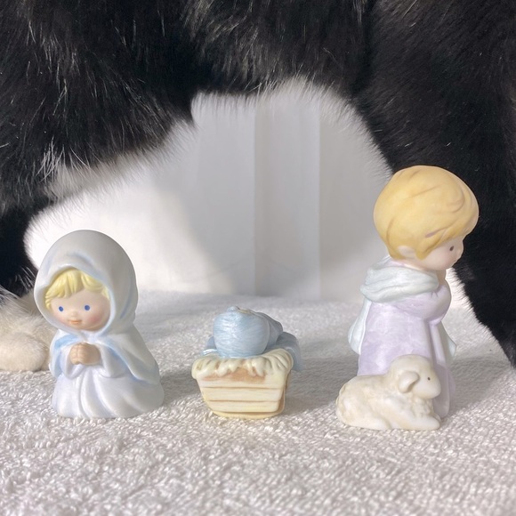 Vintage 1986 Avon Heavenly Blessings Nativity Collection Ceramic Figurines - Picture 8 of 15